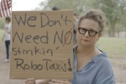 事业概念特斯拉在得州奥斯汀遭遇抗议活动：反对马斯克Robotaxi计划
