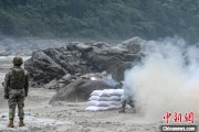 事业概念西藏军区某部高原峡谷实弹射击 锤炼实战能力